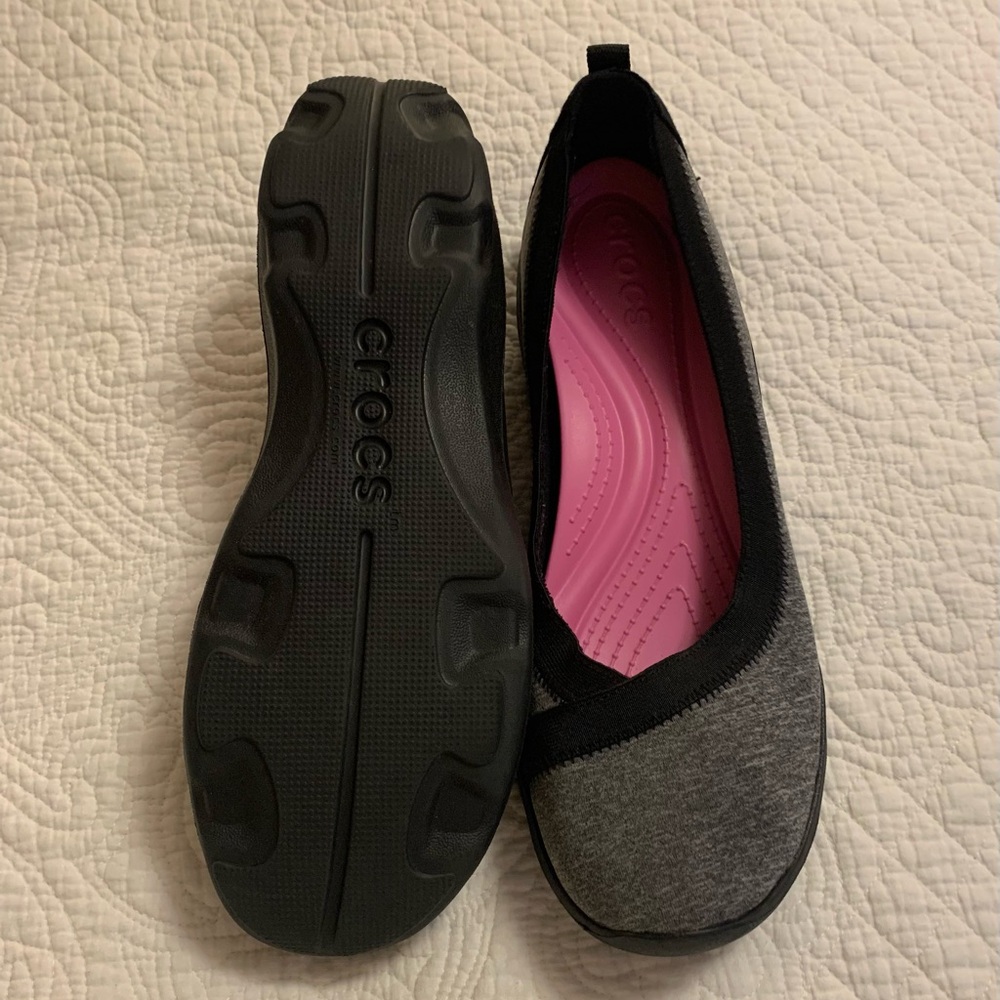 CROCS Women's Business Day Stretch Skimmer Gray and Black Flats - Picture 2 of 9